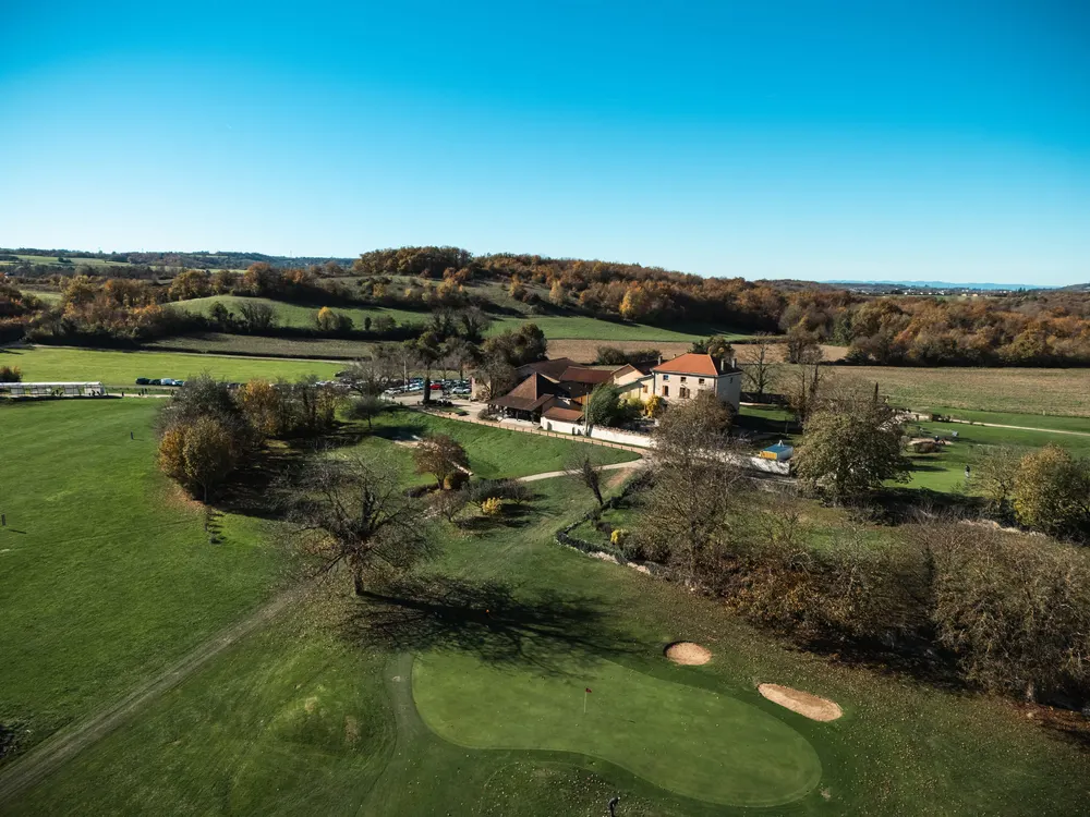 Vue aérienne du parcours de golf de L’Isle d’Abeau à l’automne